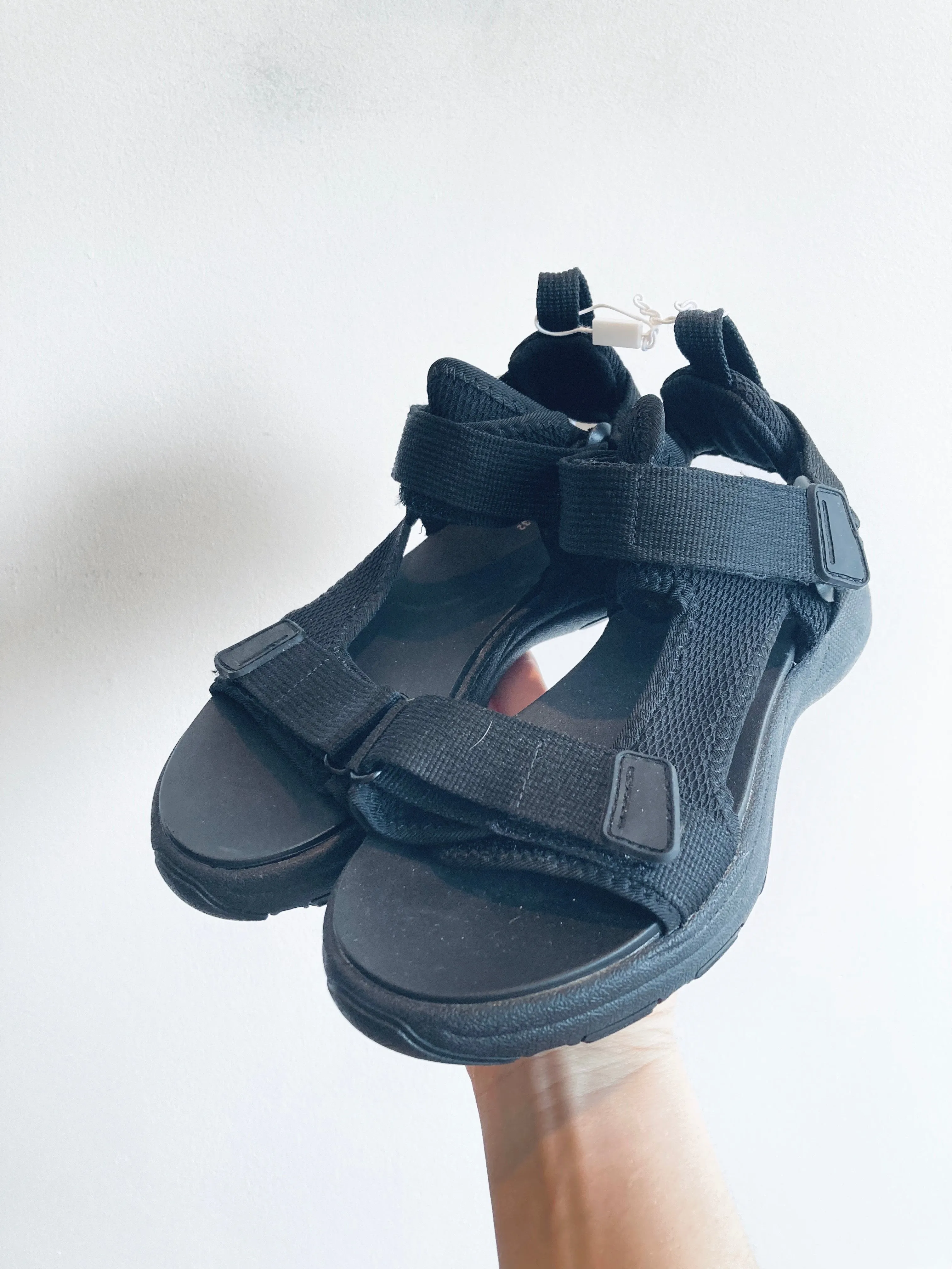 Velcro Sandals // 1 Kid